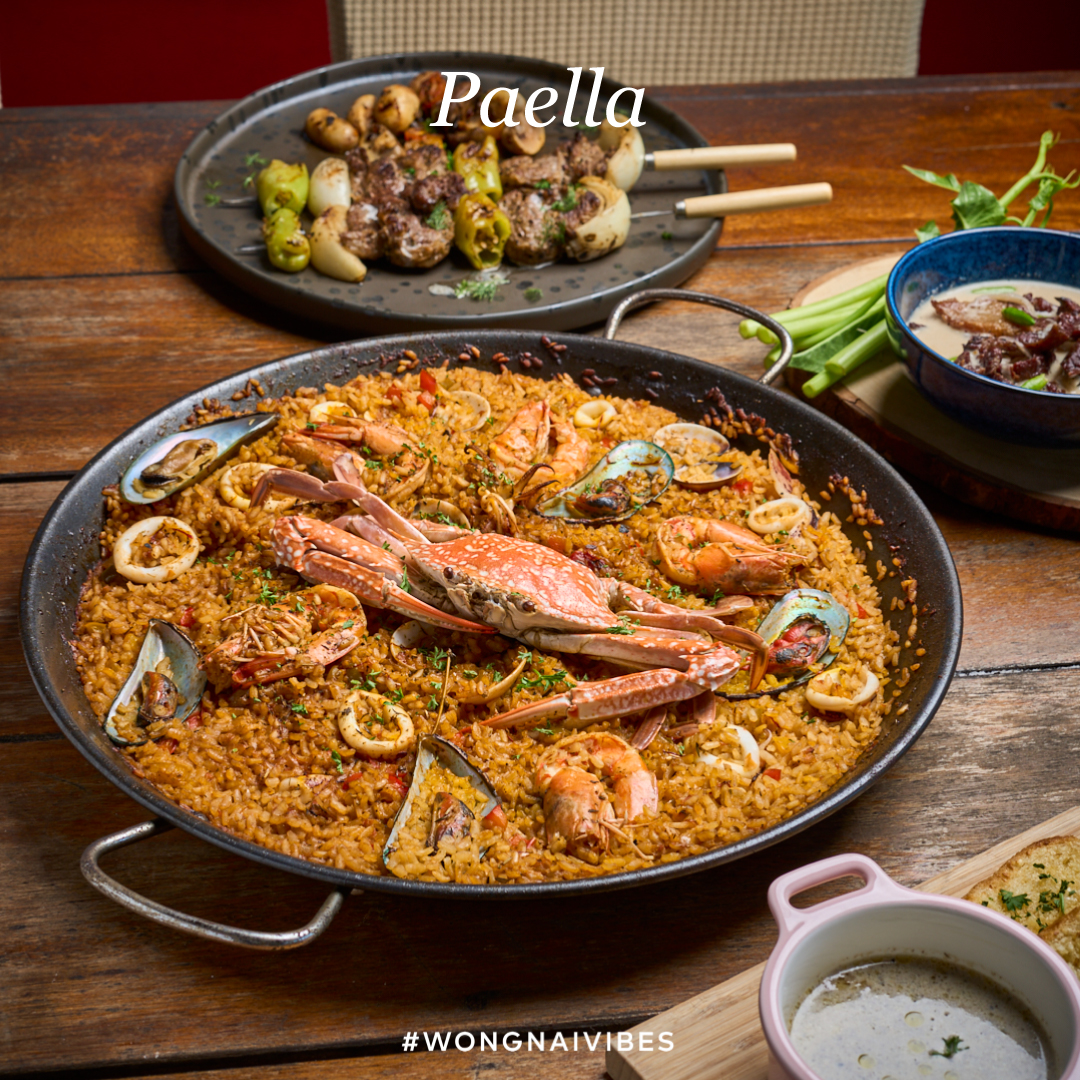 Laciana seafood paella with whole crab, king prawns and clams, Thai-Italian beachfront restaurant Hua Hin