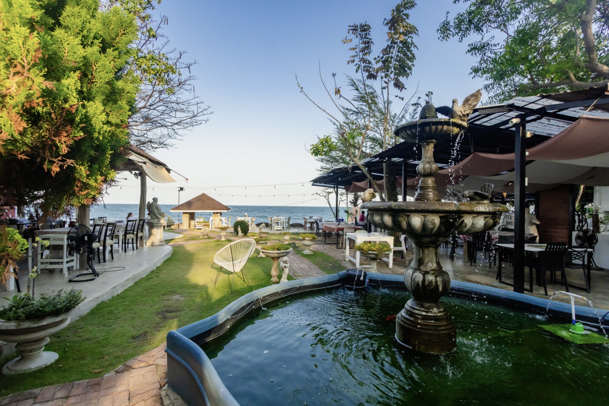 Laciana By The Sea garden terrace with fountain and sea view, beachfront restaurant Hua Hin Soi 3