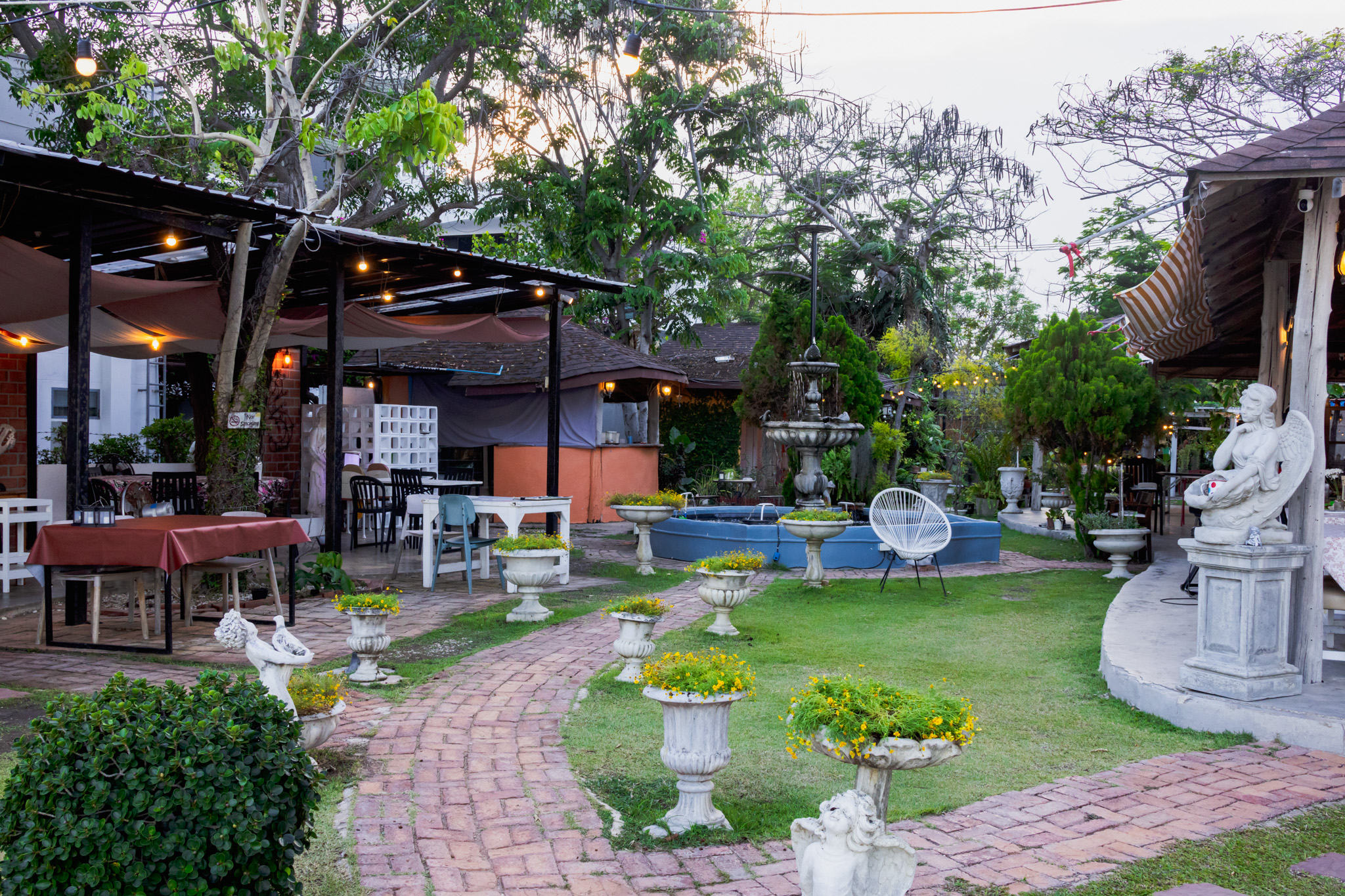 Outdoor garden dining at Laciana By The Sea at sunset, romantic beachfront restaurant Hua Hin